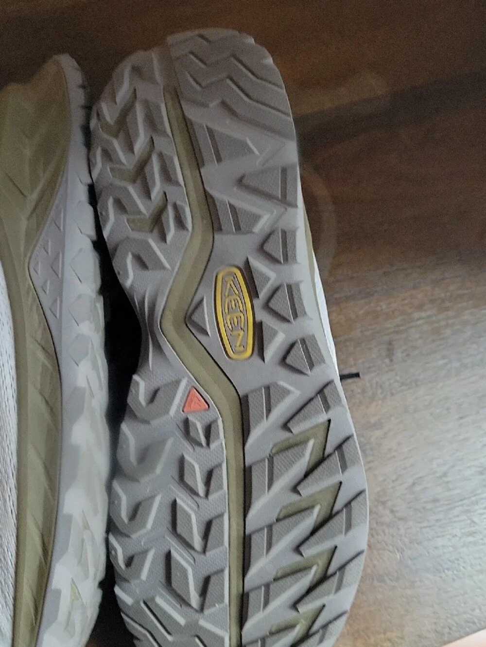 Keen breathable white